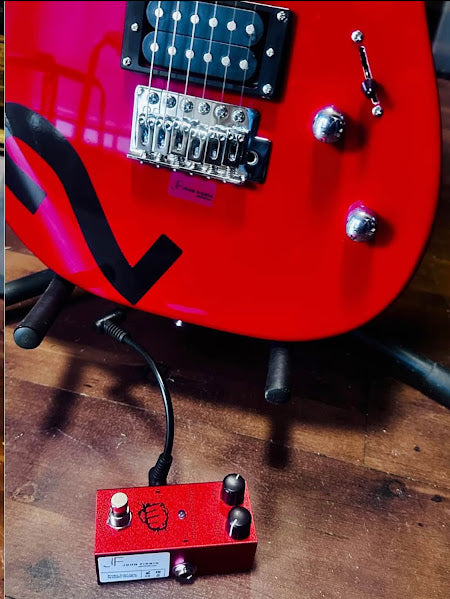 electric guitar with paddle effect new with soft case belt and cable