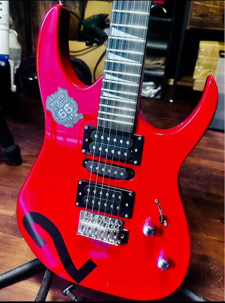 electric guitar with paddle effect new with soft case belt and cable